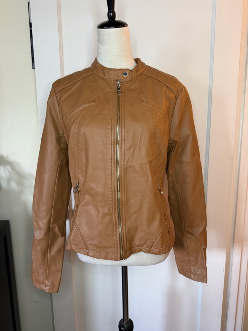 Guess NWOT Tan Faux Leather Zip-Front Jacket no collar moto bikercore sleek